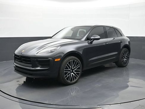 Certified 2025 Porsche Macan AWD/4WD image 1