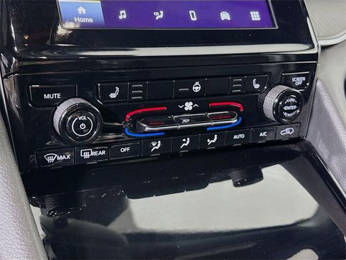 Used 2023 Jeep Grand Cherokee Altitude image 8