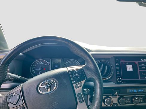 Used 2022 Toyota Tacoma TRD Off-Road w/ Technology Package AWD/4WD image 19