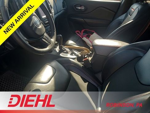 Used 2022 Jeep Cherokee Trailhawk w/ Sun, Sound & Nav Group AWD/4WD image 5