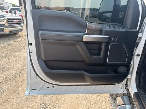 Used 2017 Ford F250 Lariat w/ Lariat Value Package AWD/4WD image 7