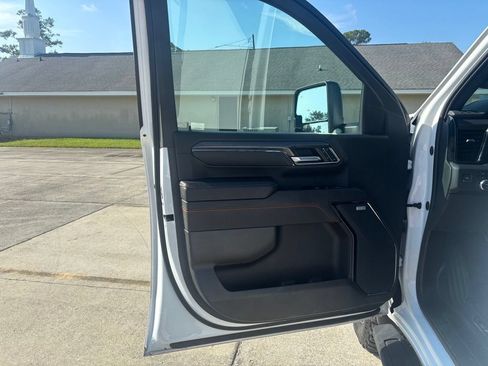 Used 2024 GMC Sierra 2500 AT4 w/ AT4 Premium Plus Package AWD/4WD image 10