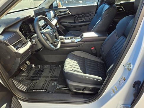 New 2025 Mitsubishi Outlander SEL image 17