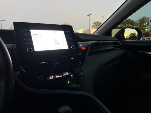 Used 2022 Toyota Camry SE image 25