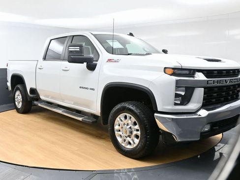 Used 2022 Chevrolet Silverado 2500 LT w/ Convenience Package AWD/4WD image 3