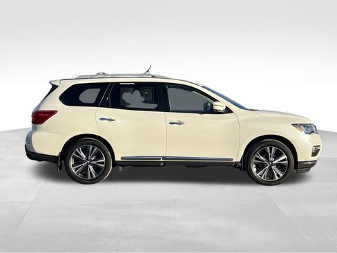 Used 2020 Nissan Pathfinder Platinum image 3