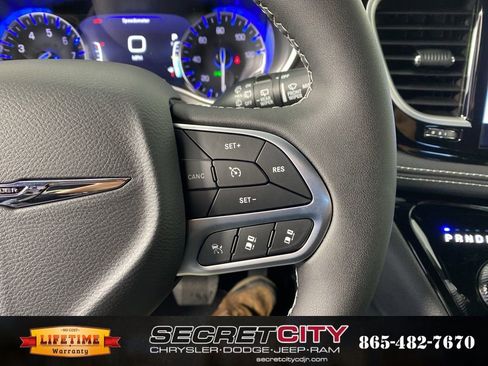 New 2026 Chrysler Pacifica Select image 17
