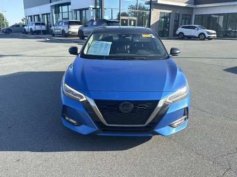 Used 2022 Nissan Sentra SR w/ SR Premium Package FWD image 2
