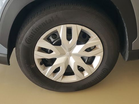 Used 2025 Toyota Corolla Cross L image 6