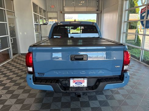 Used 2019 Toyota Tacoma TRD Off-Road AWD/4WD image 5