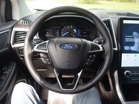 Used 2024 Ford Edge SEL w/ Convenience Package AWD/4WD image 4