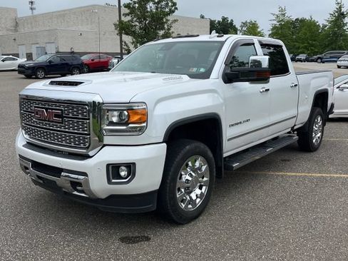 Used 2019 GMC Sierra 2500 Denali w/ Duramax Plus Package AWD/4WD image 3