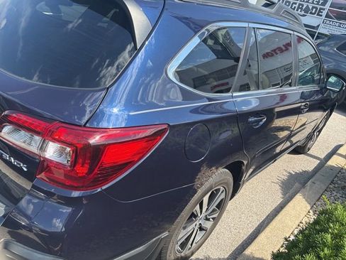 Used 2018 Subaru Outback 2.5i Limited AWD/4WD image 3