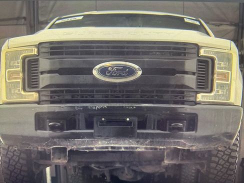 Used 2017 Ford F250 XL w/ Power Equipment Group image 3