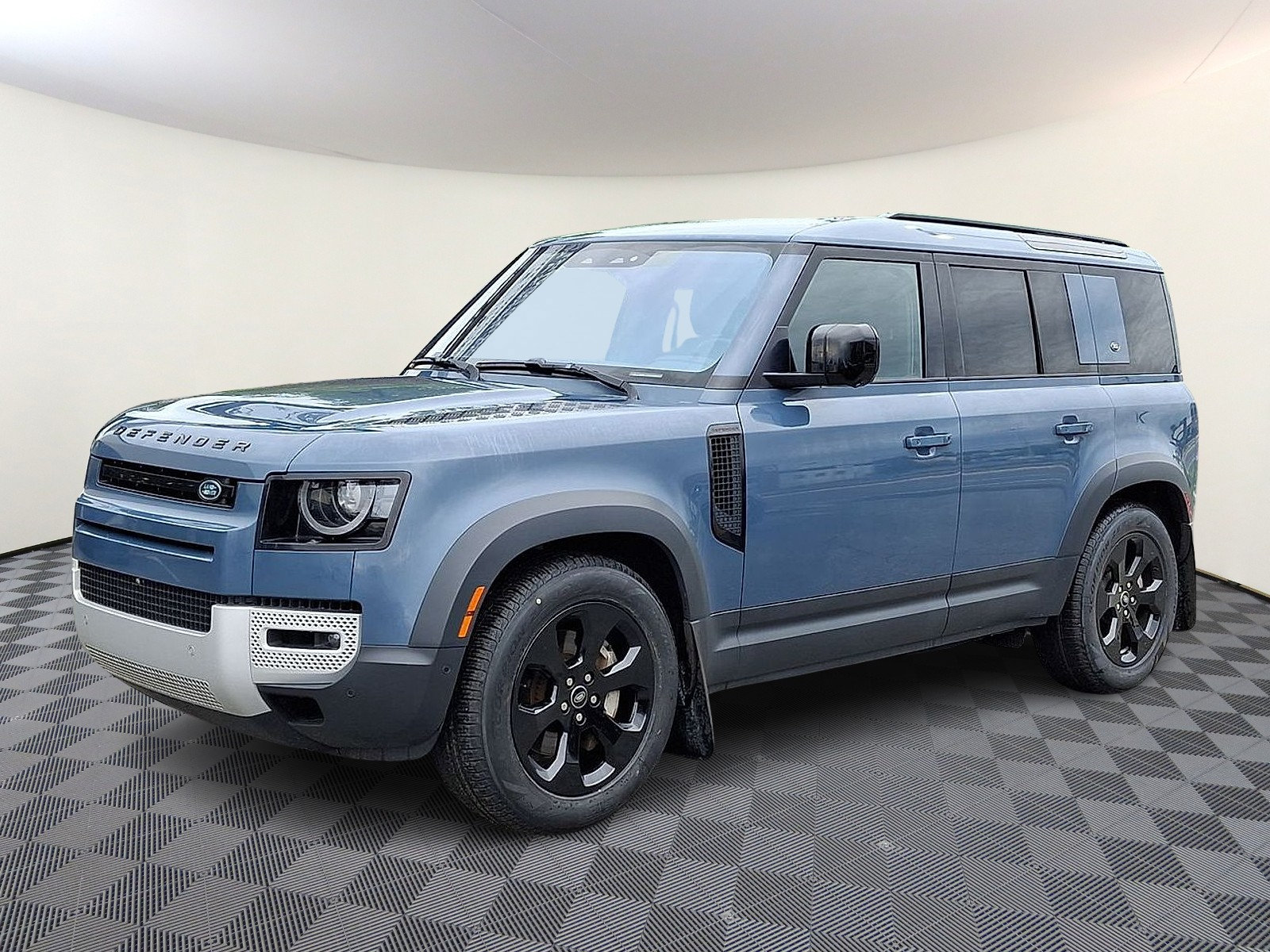Used 2022 Land Rover Defender 110 SE AWD/4WD image 1