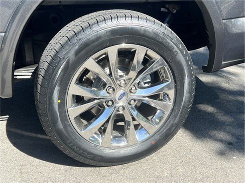 Used 2017 Ford F150 Lariat w/ Equipment Group 502A Luxury AWD/4WD image 9