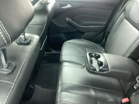 Used 2014 Ford Focus SE w/ Equipment Group 201A FWD image 3