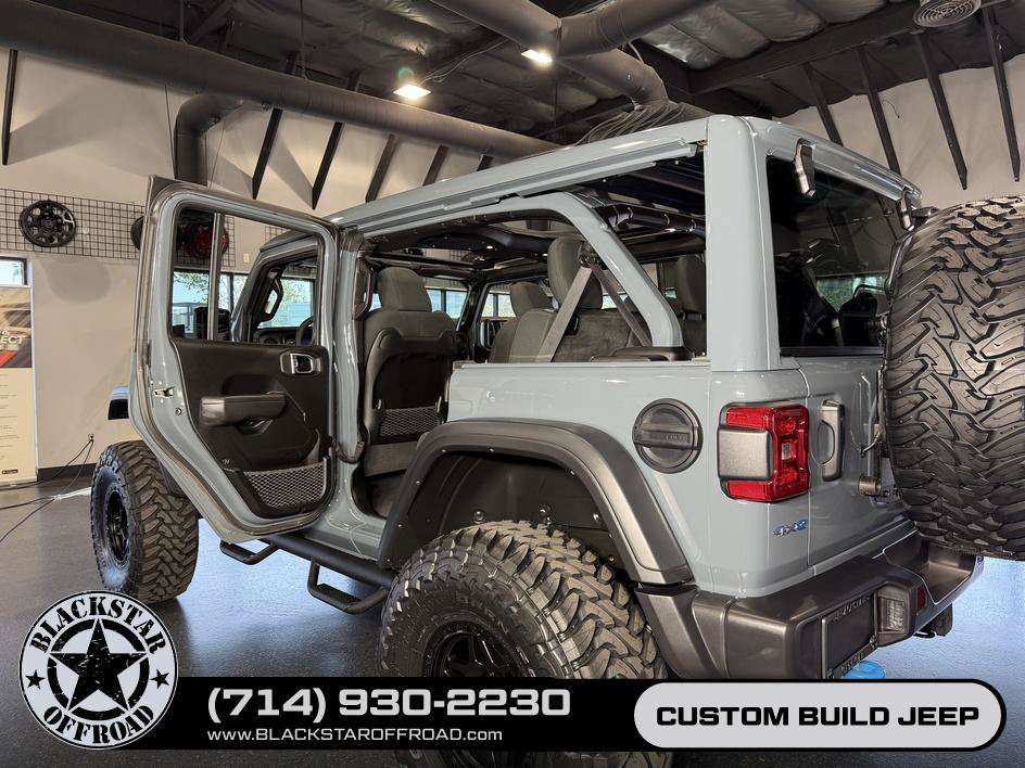 Used 2025 Jeep Wrangler Unlimited Rubicon 4xe w/ Convenience Group AWD/4WD image 6