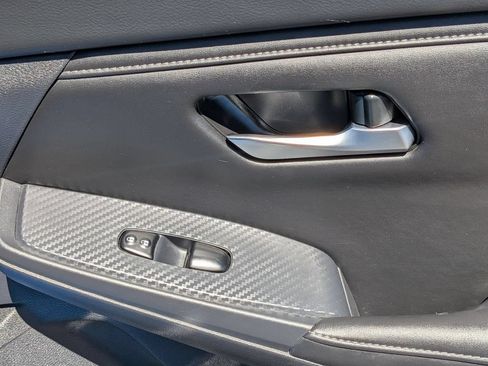 Used 2025 Nissan Sentra SV FWD image 33