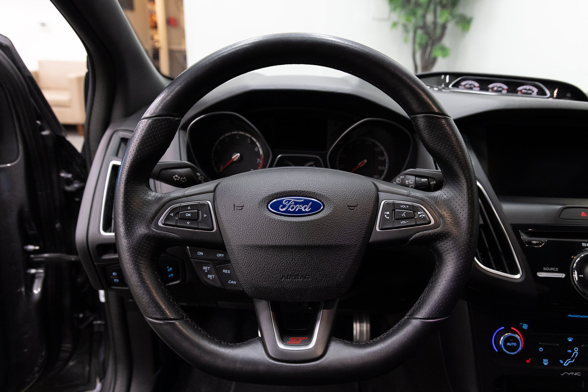 Used 2016 Ford Focus ST w/ Equipment Group 402A FWD image 16
