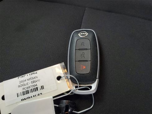 Used 2024 Nissan Rogue S image 25