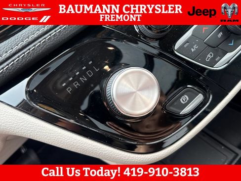 Used 2022 Chrysler Pacifica Limited AWD/4WD image 22