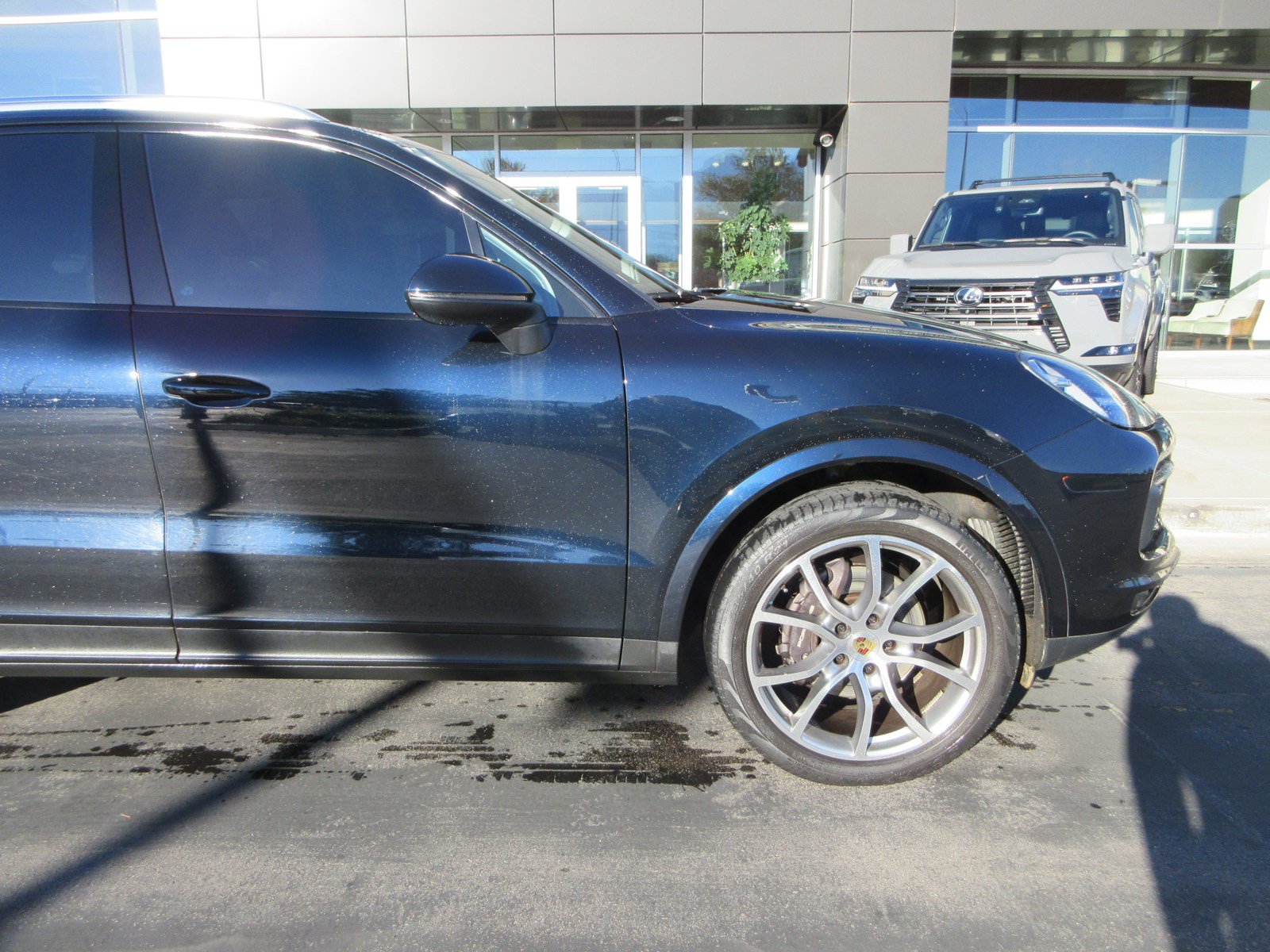 Used 2020 Porsche Cayenne AWD/4WD image 12