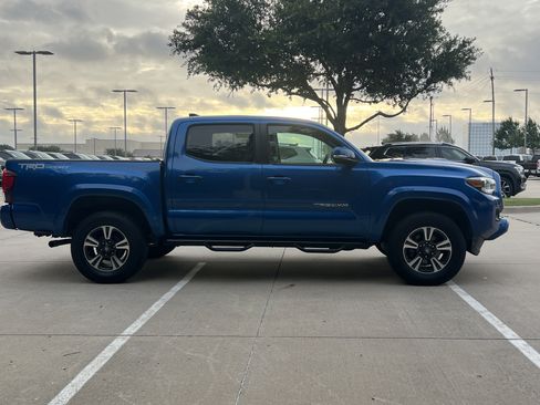 Used 2018 Toyota Tacoma TRD Sport w/ Technology Package RWD image 11