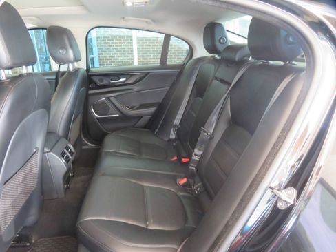 Used 2020 Jaguar XE S image 19