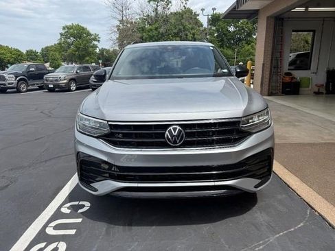 Used 2022 Volkswagen Tiguan SE R-Line AWD/4WD image 9