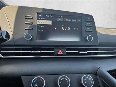 Used 2025 Hyundai Elantra SE FWD image 12