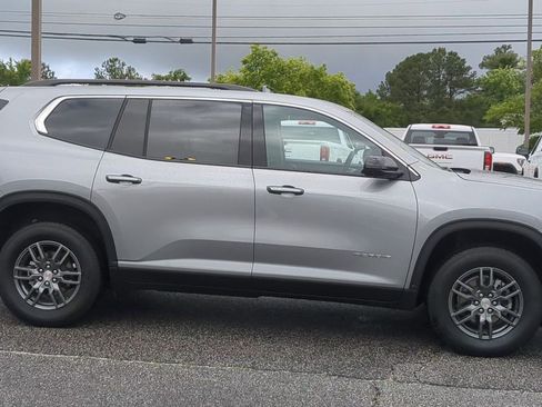 Used 2025 GMC Acadia Elevation image 9