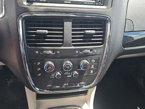 Used 2017 Dodge Grand Caravan SXT FWD image 17
