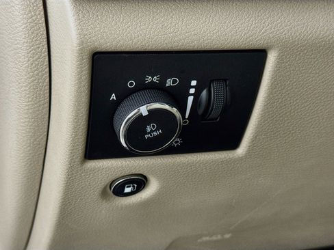 Used 2019 Jeep Grand Cherokee Limited AWD/4WD image 14
