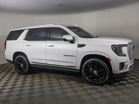 Used 2021 GMC Yukon Denali w/ Denali Premium Package image 27