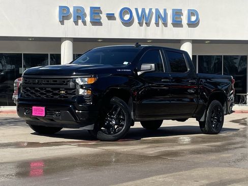 Used 2023 Chevrolet Silverado 1500 Custom image 1