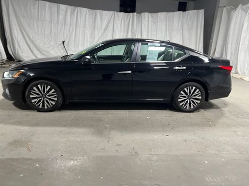 Used 2024 Nissan Altima 2.5 SV FWD image 4