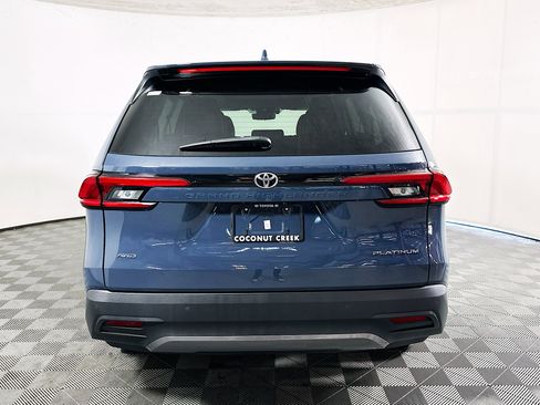 Used 2024 Toyota Grand Highlander Platinum image 4