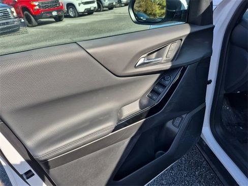 Used 2026 Chevrolet Equinox LT w/ Convenience Package II image 11