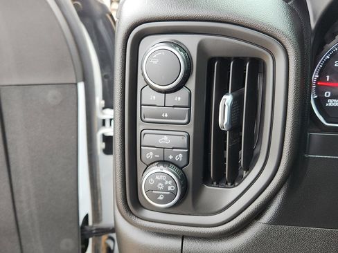 Used 2021 Chevrolet Silverado 2500 Custom w/ Custom Value Package image 18