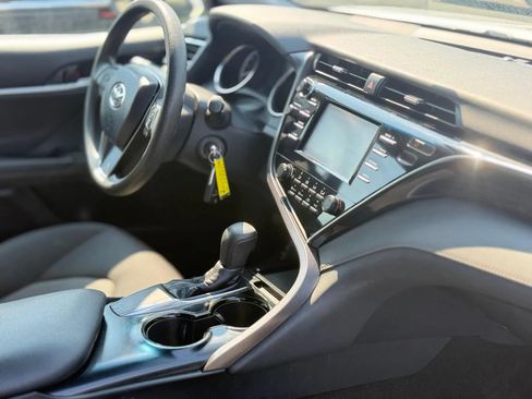 Used 2018 Toyota Camry LE FWD image 24