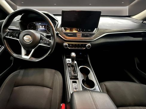 Used 2023 Nissan Altima 2.5 SV w/ SV Premium Package FWD image 9