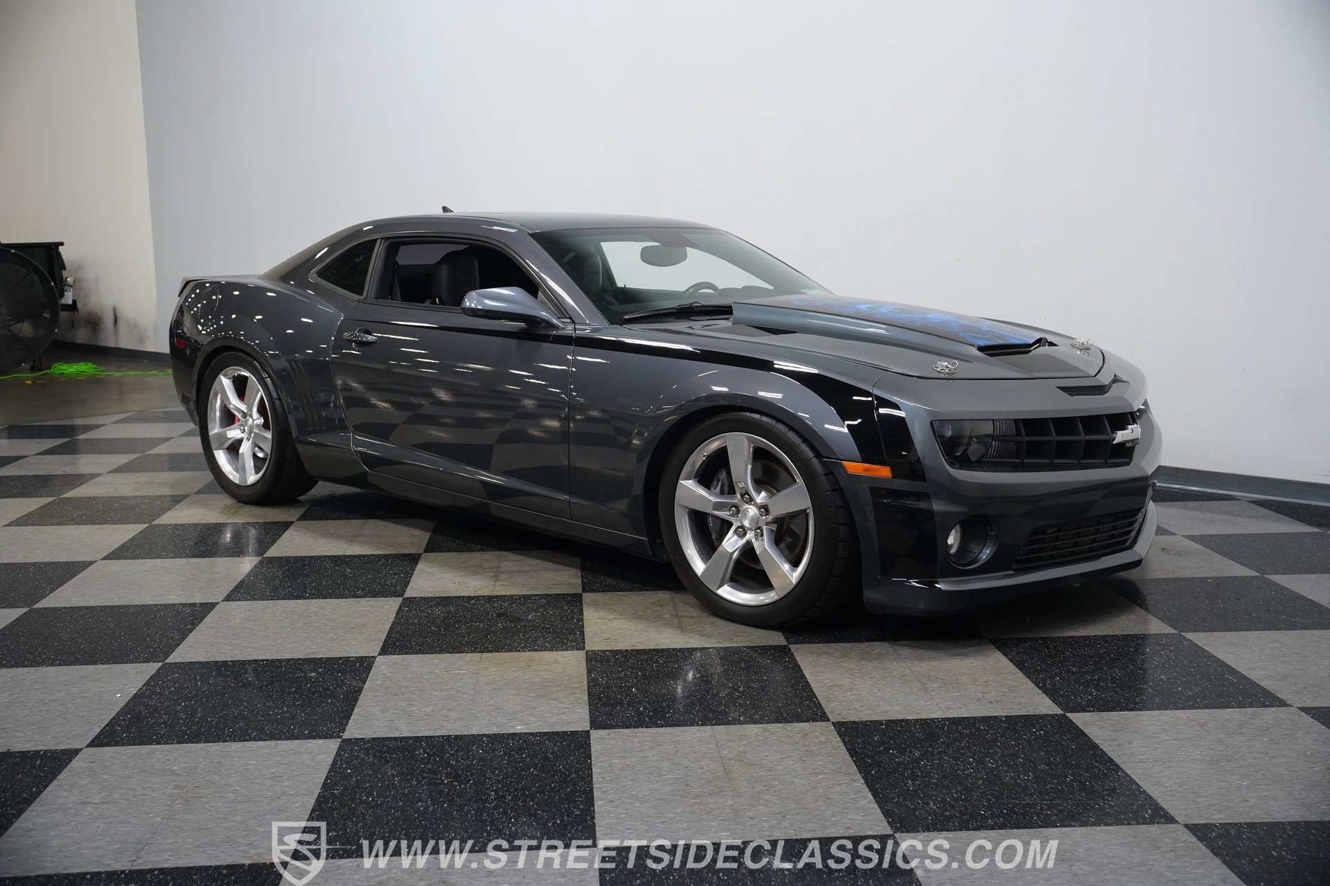 Used 2010 Chevrolet Camaro SS w/ RS Package RWD image 16
