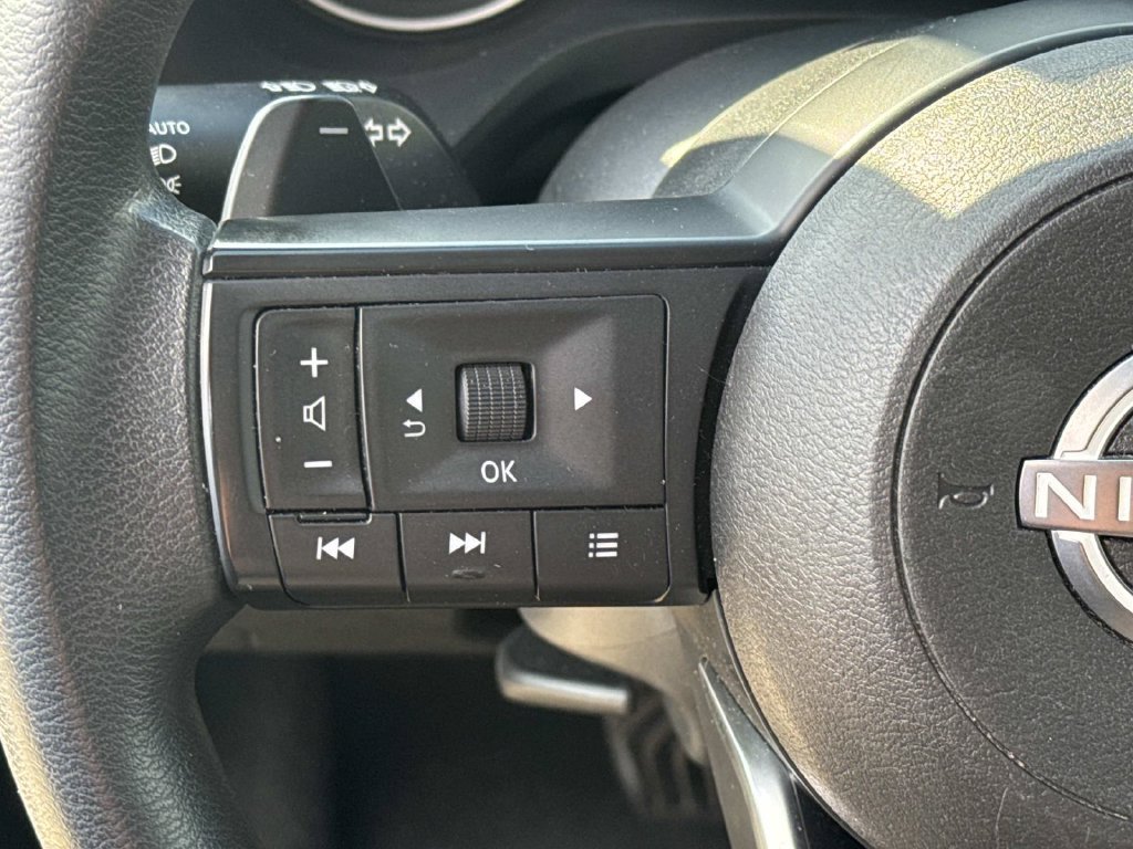 Used 2024 Nissan Rogue S FWD image 28