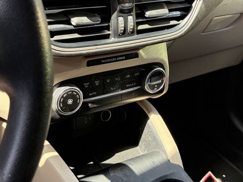 Used 2020 Ford Escape SE FWD image 11