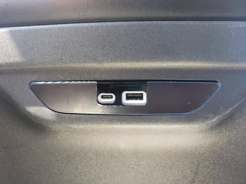 Used 2024 Chrysler Pacifica Touring-L FWD image 17