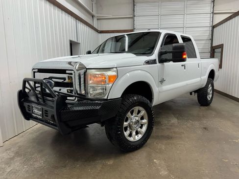 Used 2016 Ford F250 Lariat w/ Lariat Interior Package image 10
