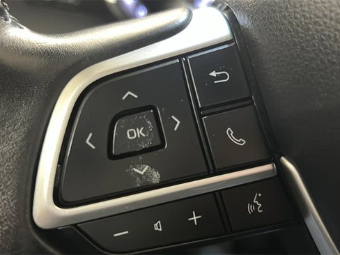 Used 2024 Toyota Highlander XLE image 26