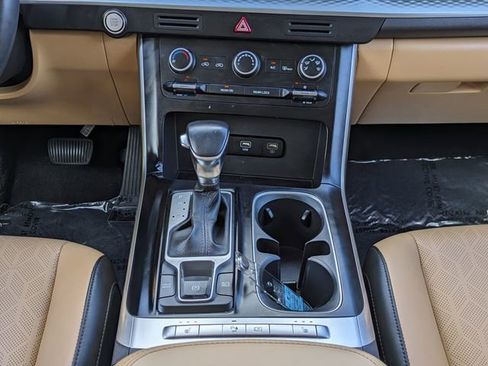 Used 2022 Kia Carnival LX image 20