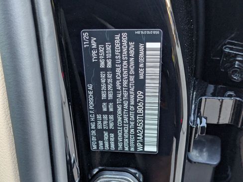 New 2026 Porsche Macan image 30